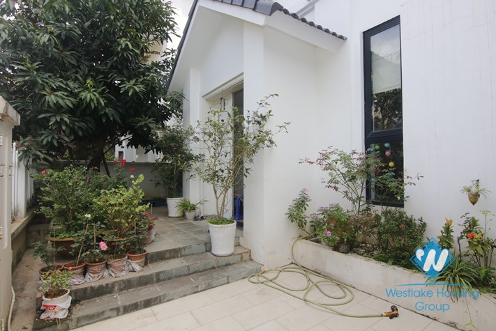 A calm and luxury villa for rent in Vinhome Riverside Long Bien, Hanoi